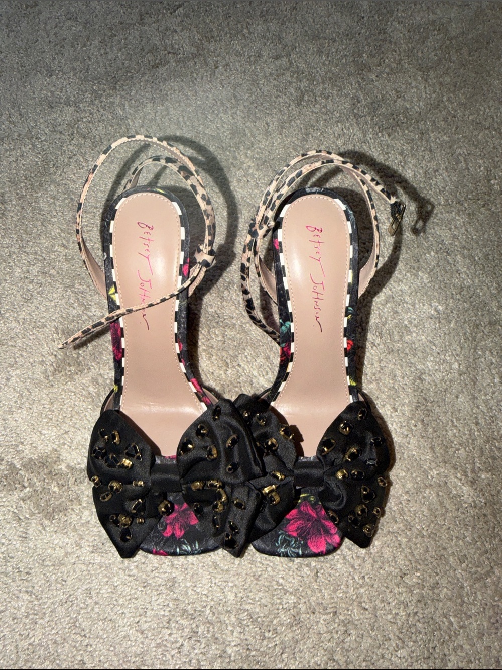 Betsy Johnson Women's Black Floral Studded Bow Slingback Heels - Picture 4 of 4